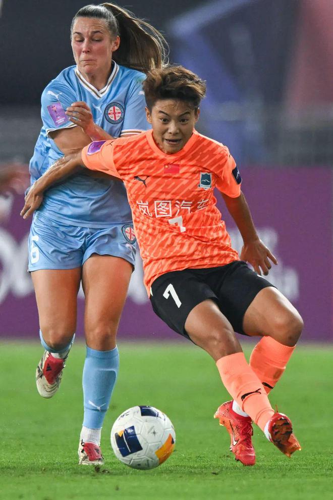 武漢女足奪冠，捧亞冠金杯！