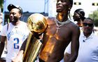 高溫狂歡，亞歷山大裸舉慶MVP！雷霆球迷呼聲震天！
