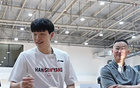 青島專訪楊瀚森：中美籃球差異，速度強(qiáng)度，CBA助NBA之旅